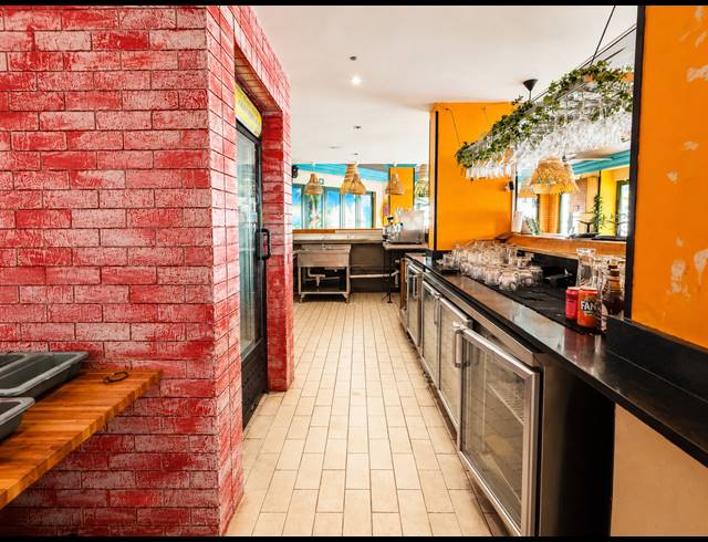 155M² RESTAURANT FOR SALE IN MARGATE BEACH
